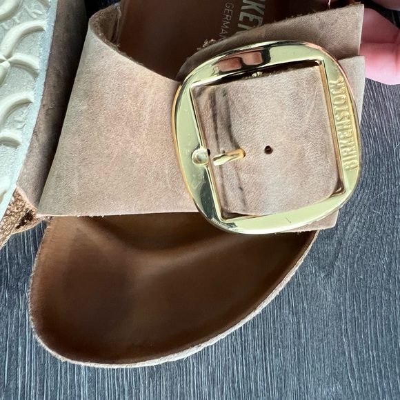 Birkenstock Tan Sandals with Gold Buckle - Picture 4 of 4
